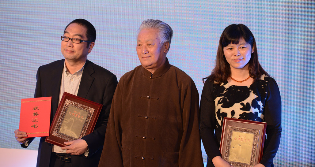 兒童類圖書獲獎者與頒獎嘉賓合影