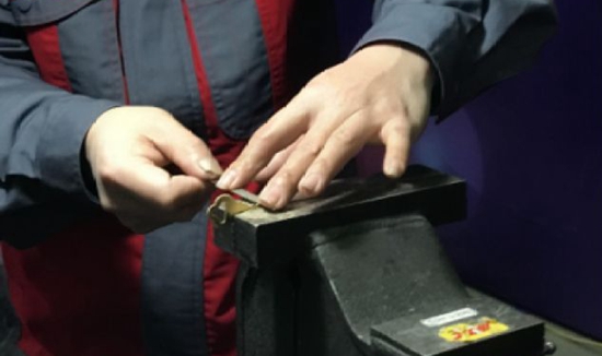 徒手配鑰匙、冰火焊鋼管……這些航天工匠們的超群技藝令人嘆服！