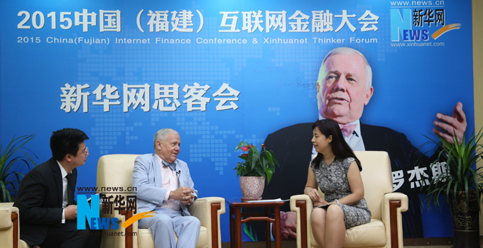 羅杰斯接受新華網思客專訪。