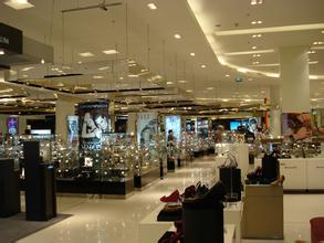 全國百貨業上半年關店25家 萬達百貨占比達40%