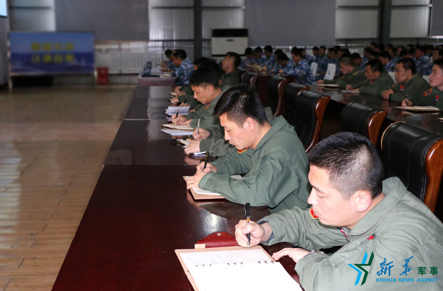 ↑資料圖片：張超參加戰斗機團《改革強軍主題教育》授課現場。