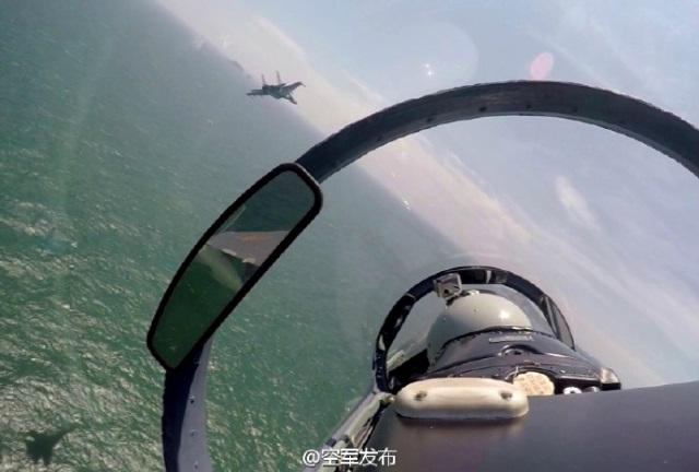 中國空軍多型主戰飛機赴南海戰斗巡航。