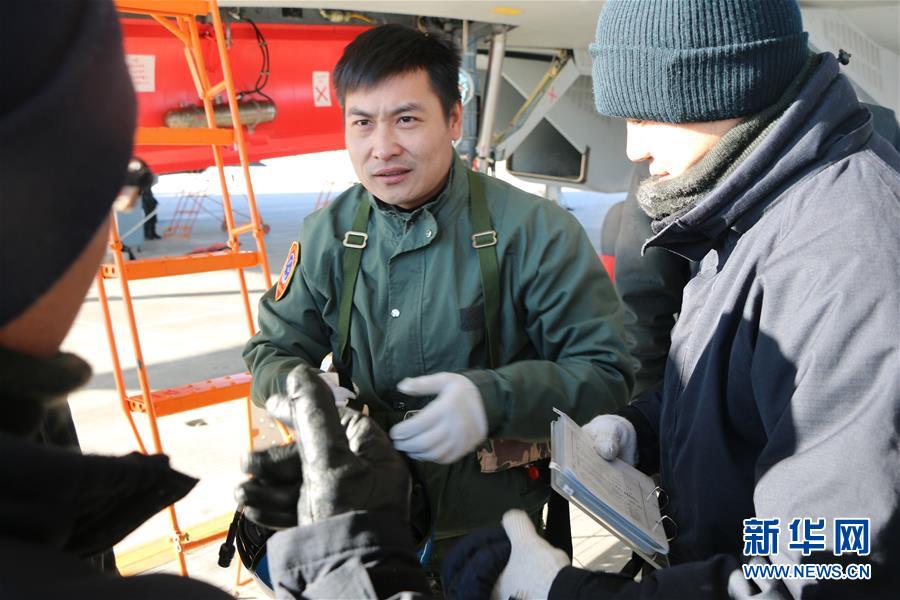 （建軍90周年·英雄·圖文互動）（2）聽，渤海灣有風吹過來——追記海軍某艦載航空兵部隊一級飛行員張超