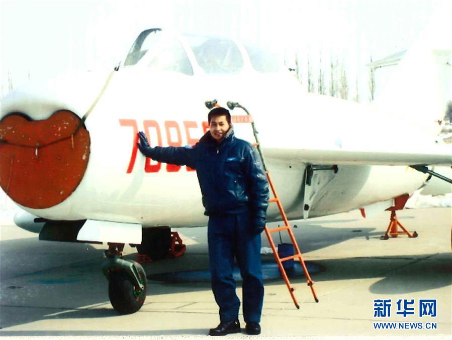 （建軍90周年·英雄·圖文互動）（3）聽，渤海灣有風吹過來——追記海軍某艦載航空兵部隊一級飛行員張超