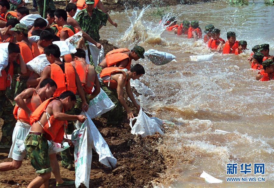 （圖文互動）（3）為了“中國號”巨輪揚帆遠航——中國共產黨領導下的人民軍隊忠于祖國、服務人民啟示錄