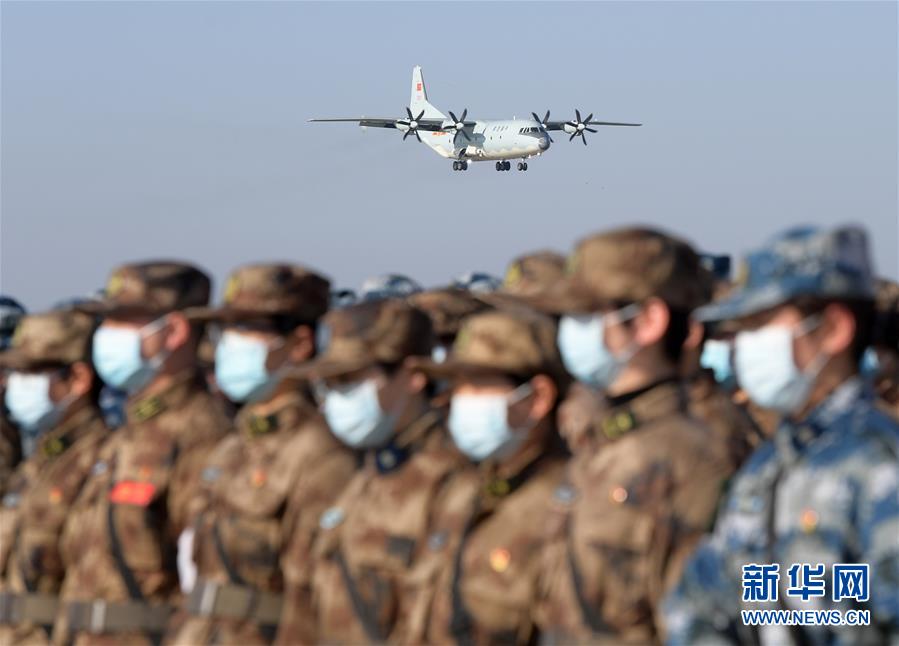 （聚焦疫情防控·圖文互動）（1）空軍第四次向武漢大規?？者\醫療隊員和物資