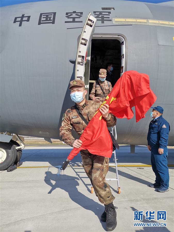 （聚焦疫情防控·圖文互動）（5）空軍第四次向武漢大規?？者\醫療隊員和物資