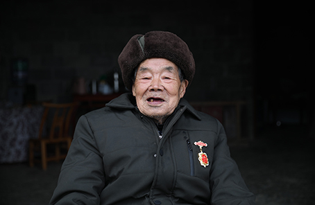 “死守陣地，決不能后退一寸”——記抗美援朝老兵黃忠茂