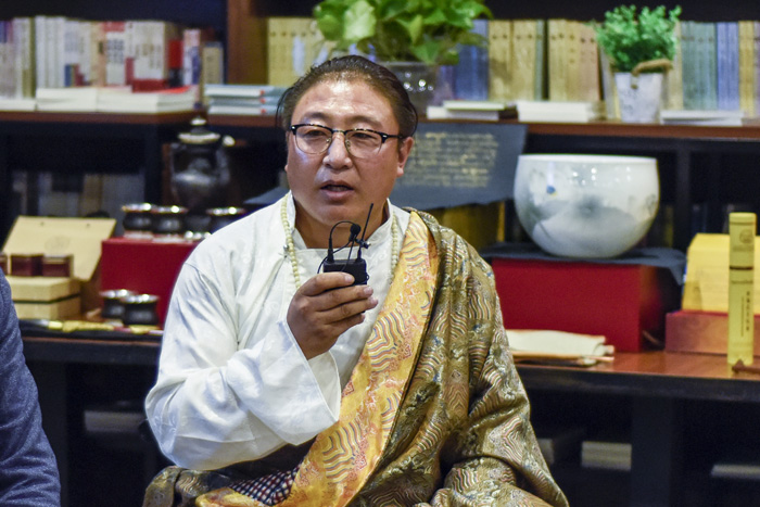 安久·白瑪群加：絕對不能為了錢做手藝的傳承人，傳承手藝是因為我們有傳承民族特色文化的責任，要時刻謹記這一份責任。