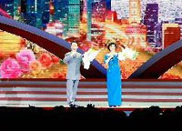 京劇演員于魁智、李勝素獻唱京劇《我是中國人》
