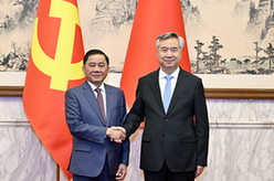 李希同越共中央政治局委員、中央書記處書記、中央檢查委員會主任陳錦繡舉行會談