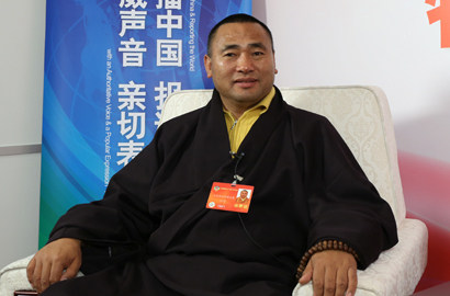 全國政協委員東寶仲巴·呼圖克圖做客新華網、中國政府網兩會訪談