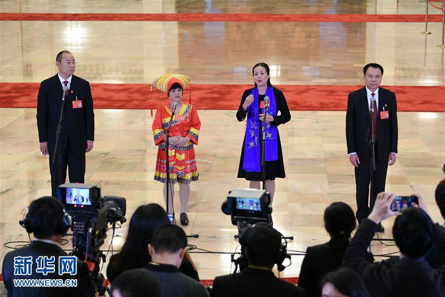 （十九大·黨代表通道）（22）采訪黨代表