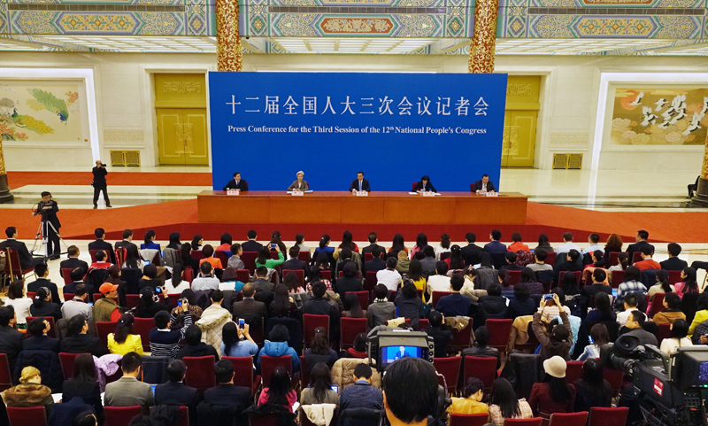 3月15日，國務院總理李克強在北京人民大會堂與中外記者見面，并回答記者提問。新華社記者 李賀 攝