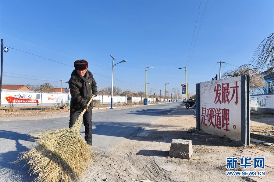 （新華全媒頭條·新時代新氣象新作為·圖文互動）（1）抬腳踏上水泥路，出門坐上公交車——我國竭力破除農村交通“最后一公里”瓶頸