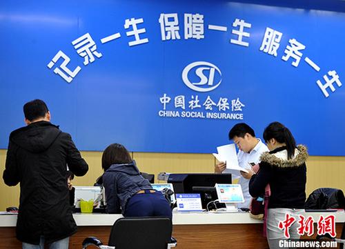 一輩子交五險一金退休能拿多少？這些數字讓你驚呆
