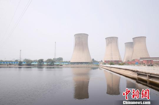 按照規劃，位于首鋼園區內的滑雪大跳臺建成后將成為世界首例永久保留和使用的單板大跳臺場地。圖為單板大跳臺選址所在地?！№n海丹 攝