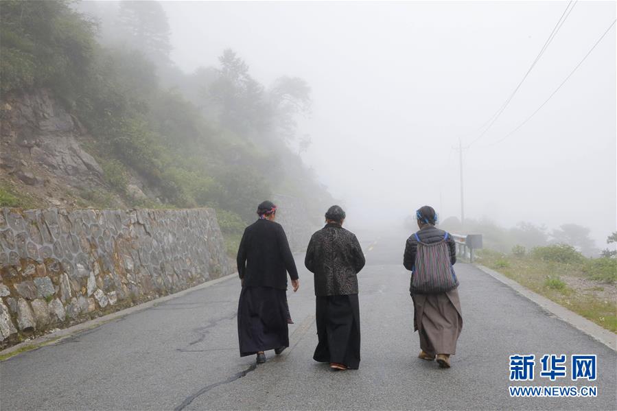 （圖文互動）（10）特寫：“八一”禮物，飛向云端哨所