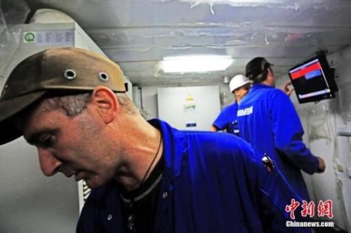 中國造船廠里的外籍員工。 李風 攝