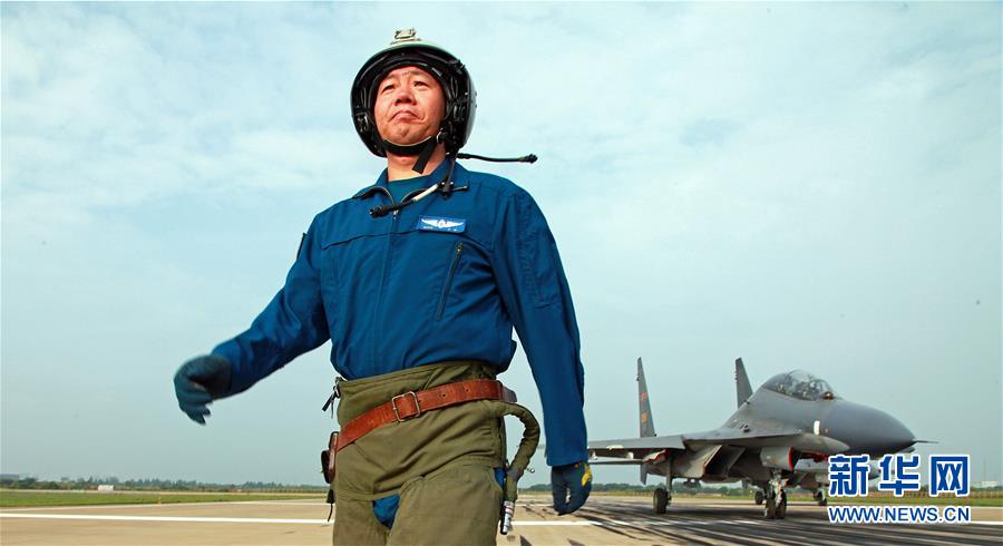 （新華全媒頭條·圖文互動）（1）戰鷹，為祖國奮飛——記空軍航空兵某旅旅長、特級飛行員郝井文