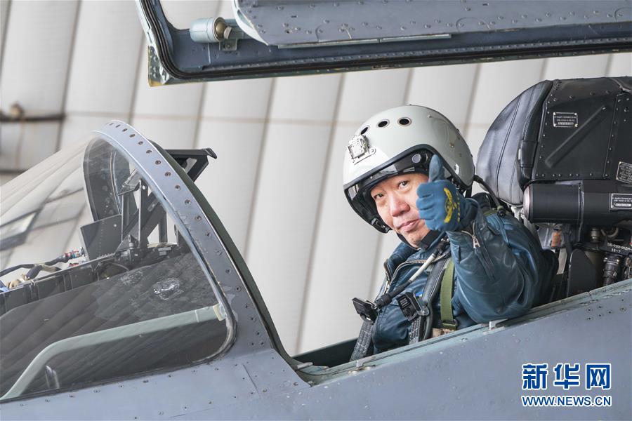 （新華全媒頭條·圖文互動）（4）戰鷹，為祖國奮飛——記空軍航空兵某旅旅長、特級飛行員郝井文