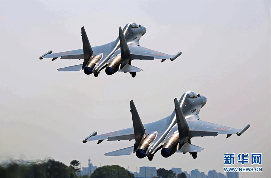 （新華全媒頭條·圖文互動）（5）戰鷹，為祖國奮飛——記空軍航空兵某旅旅長、特級飛行員郝井文