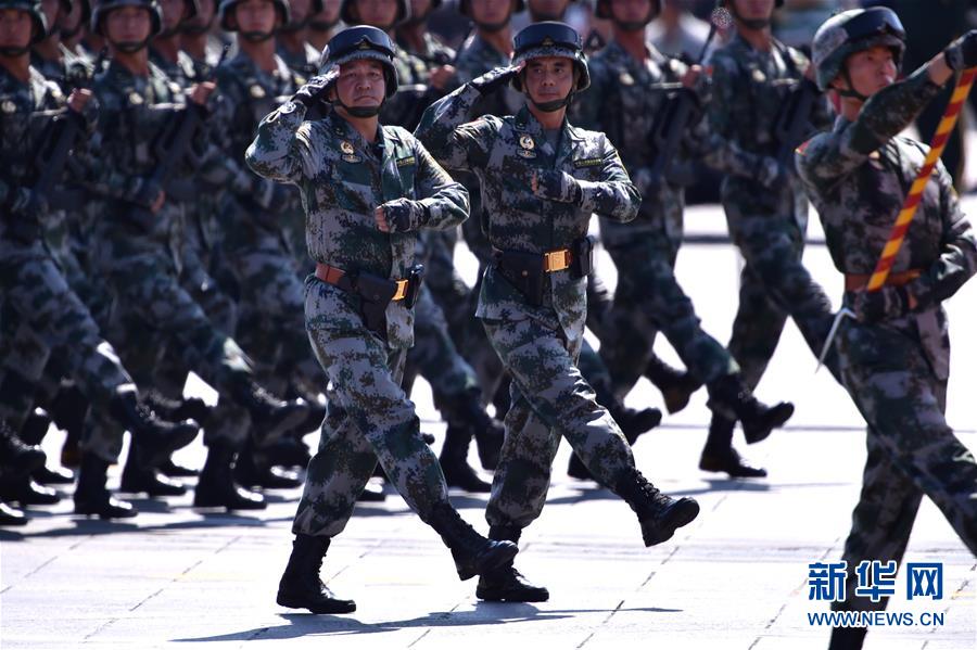 （新華全媒頭條·強軍思想引領新征程·圖文互動）（4）那一刻，我們光榮接受檢閱