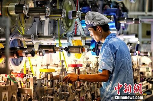 圖為江蘇鹽城一家企業內的生產景象。<a target='_blank' ><p  align=