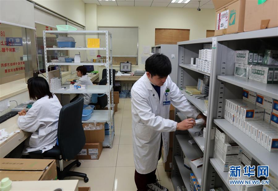 （新華全媒頭條·圖文互動）（1）一粒藥片牽動萬人心，藥品集中采購給你我省了多少？