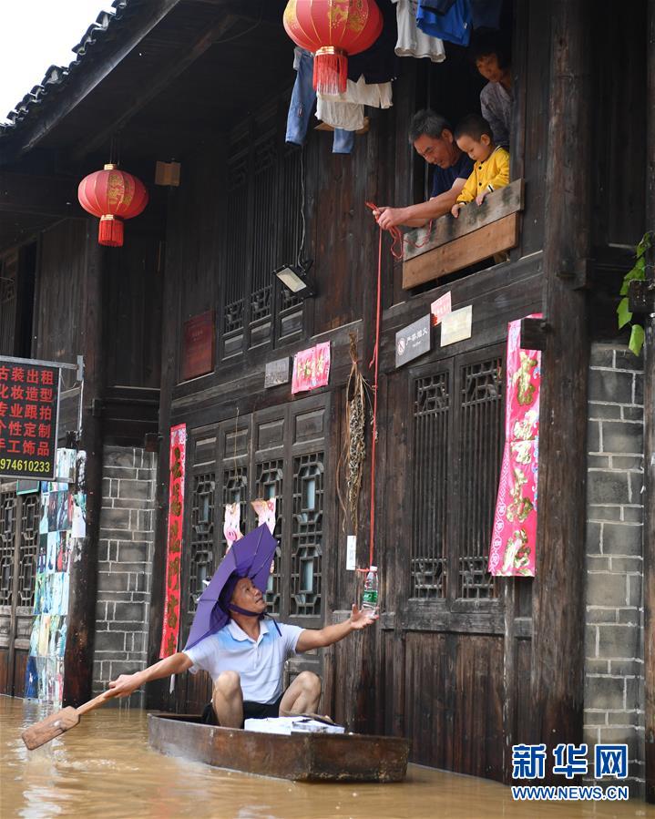 （抗洪搶險·圖文互動）（5）洪水來時，那暖心的民間救援