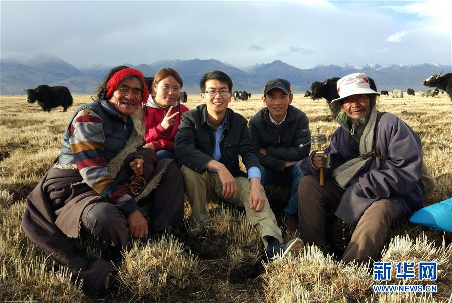 （在習近平新時代中國特色社會主義思想指引下——新時代新作為新篇章·總書記關心的百姓身邊事·圖文互動)（1）“我走進大山，是為了讓你走出大山”——大學生支教故事