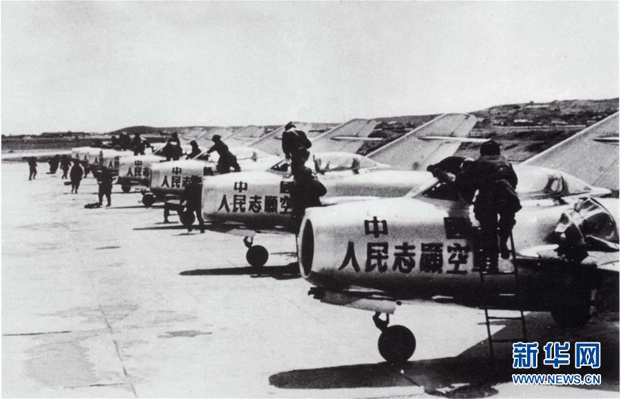 （新華全媒頭條·人民空軍70年·圖文互動）（3）陽光照耀奮飛的航程——黨中央、中央軍委和習主席關心人民空軍建設發展紀實