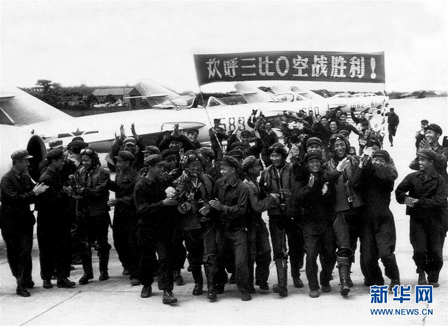 （新華全媒頭條·人民空軍70年·圖文互動）（4）陽光照耀奮飛的航程——黨中央、中央軍委和習主席關心人民空軍建設發展紀實