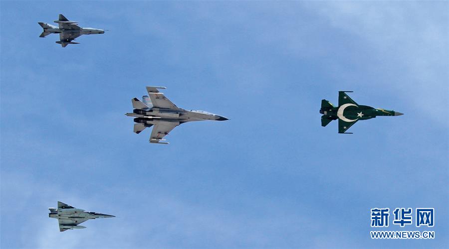 （新華全媒頭條·人民空軍70年·圖文互動）（8）陽光照耀奮飛的航程——黨中央、中央軍委和習主席關心人民空軍建設發展紀實