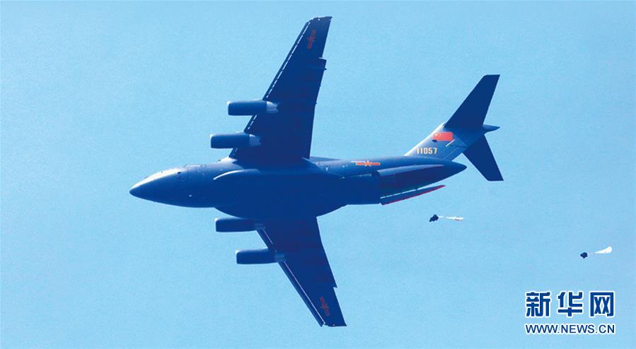 （新華全媒頭條·人民空軍70年·圖文互動）（10）陽光照耀奮飛的航程——黨中央、中央軍委和習主席關心人民空軍建設發展紀實