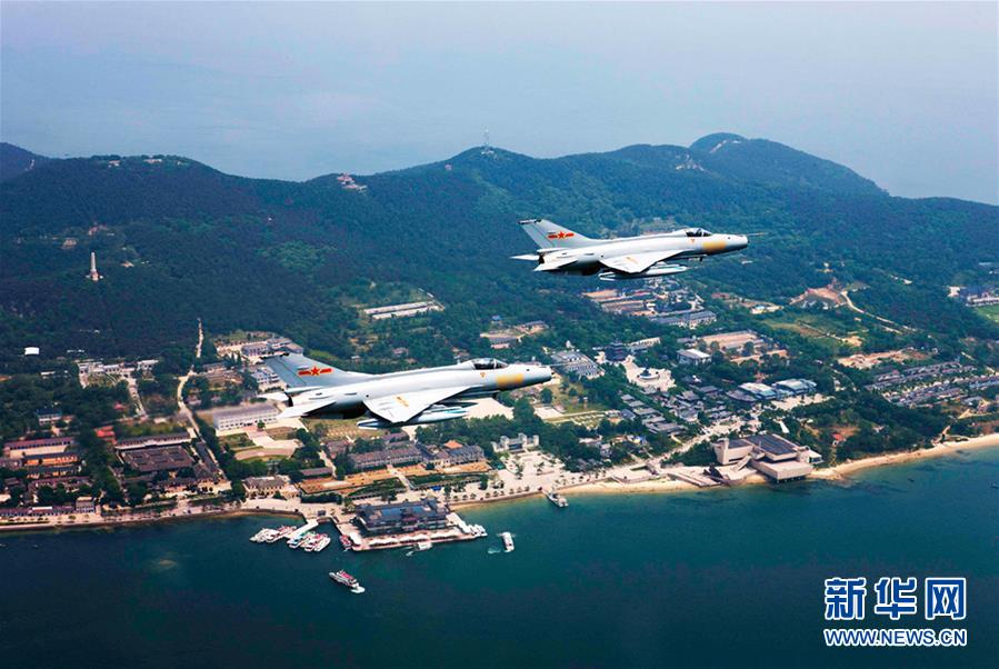 （新華全媒頭條·人民空軍70年·圖文互動）（11）陽光照耀奮飛的航程——黨中央、中央軍委和習主席關心人民空軍建設發展紀實