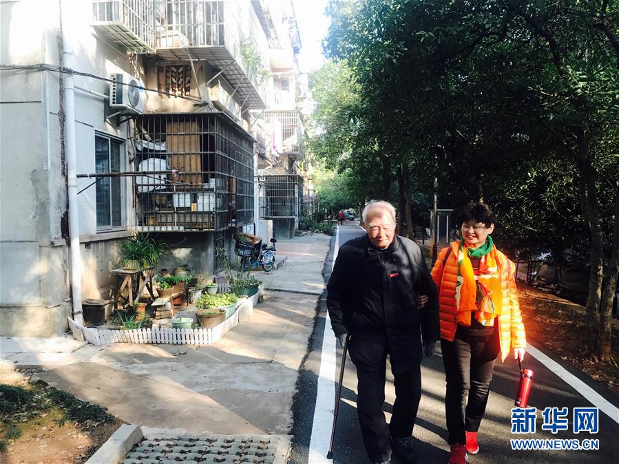 （新華全媒頭條·圖文互動）（8）滄海橫流 信仰彌堅——記共產黨員、湘潭大學九旬教授滄南