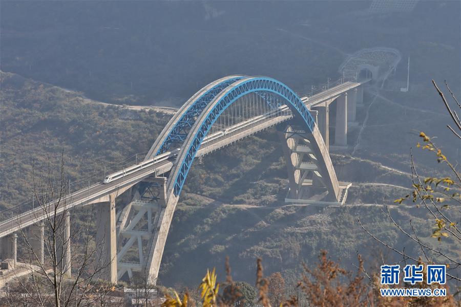 (新華全媒頭條·圖文互動)(1)烏蒙歡歌高鐵來——寫在成貴高鐵通車之際