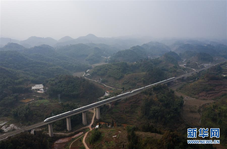 (新華全媒頭條·圖文互動)(4)烏蒙歡歌高鐵來——寫在成貴高鐵通車之際