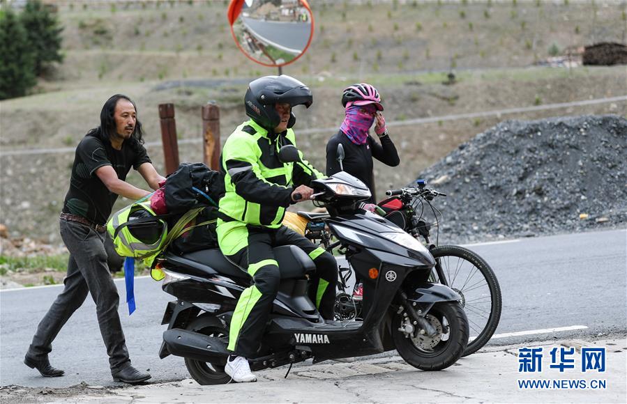 （新華全媒頭條·圖文互動）（10）格?；ㄩ_滿天路——寫在川藏公路通車65周年之際