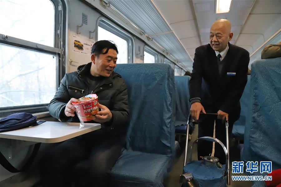（新春走基層·圖文互動）（1）小康路上，與“小慢車”同行——長白山區綠皮火車二三事