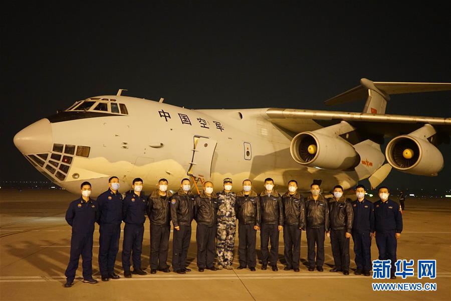 （新型肺炎疫情防控·圖文互動）（2）除夕夜，他們這樣出征——空軍軍醫大學醫療隊出征武漢疫區見聞