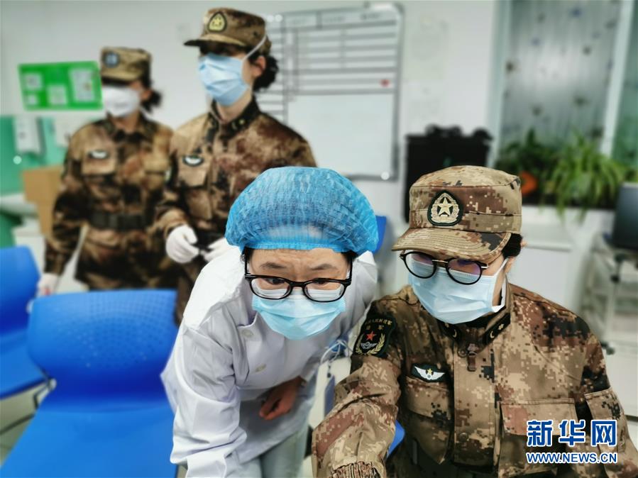 （新華全媒頭條·圖文互動）（7）新華社評論員：危難時刻，黨員干部要挺身而出——論堅決打贏疫情防控阻擊戰