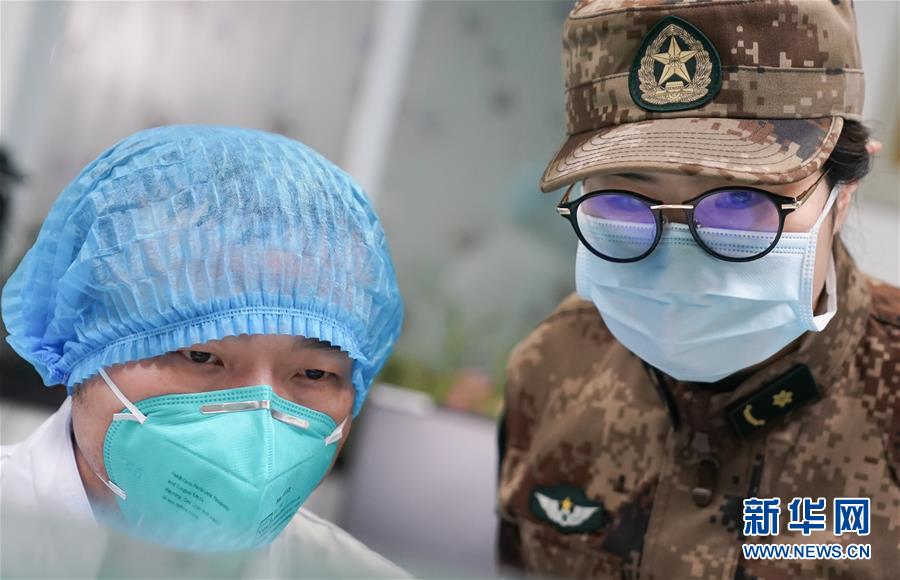 （新華全媒頭條·圖文互動）（4）黨旗，高高飄揚在防控疫情斗爭第一線——各級黨組織和廣大黨員干部投身疫情防控阻擊戰紀實