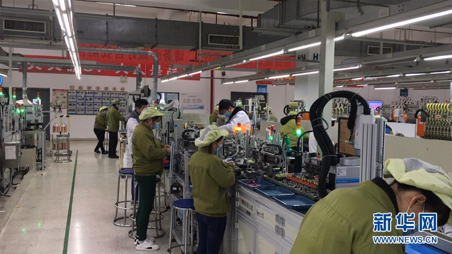 （來自經濟前沿的故事·企業復工復產·圖文互動）（3）看1500多名工人是如何復工的？——湖南郴州一家企業復工目擊記 
