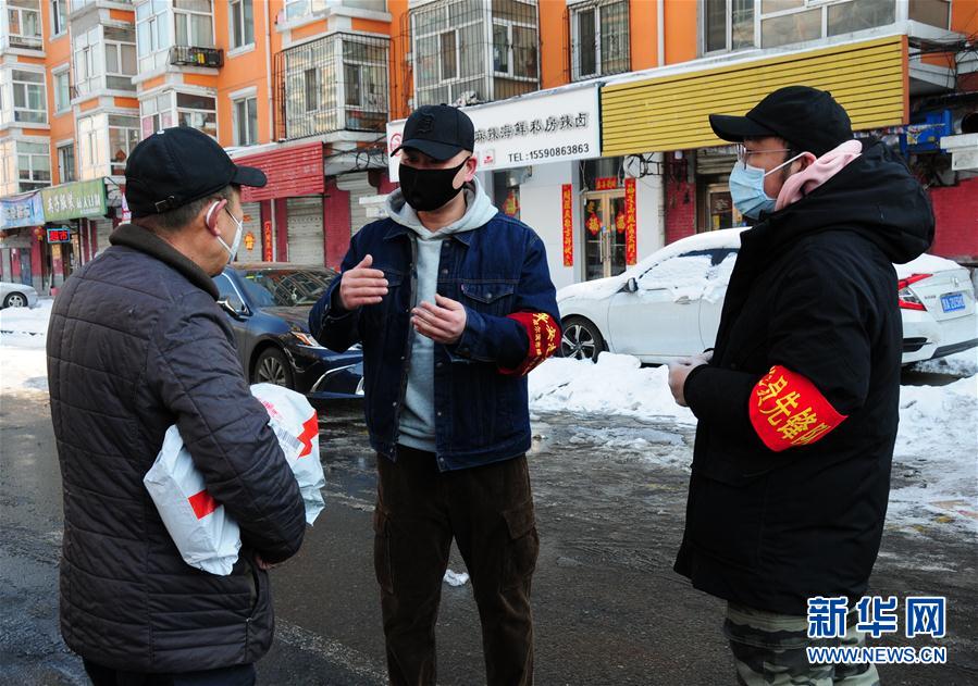 （聚焦疫情防控·圖文互動）（5）不知你是誰，知你為了誰——社區戰“疫”志愿者群像