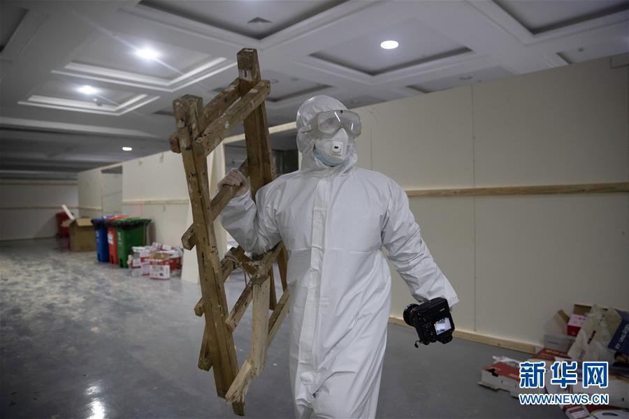 （一線抗疫群英譜·特稿·圖文互動）（5）不畏艱險，深入一線——“武漢保衛戰”一線新聞工作者素描