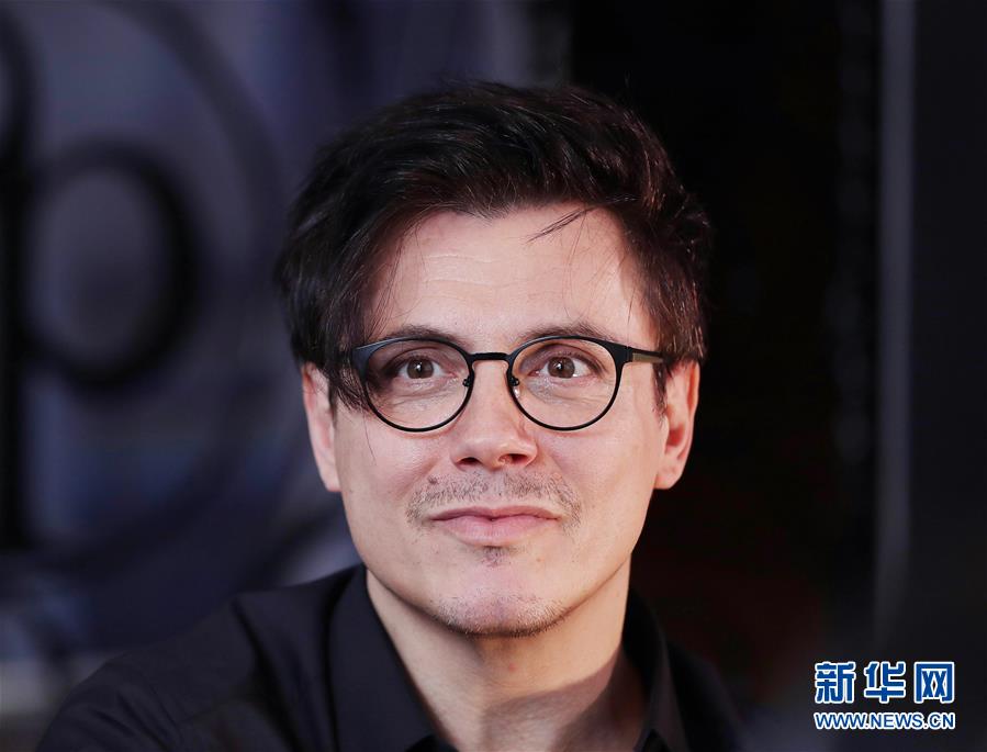 （國際·圖文互動）（6）通訊：手牽手，我們共同驅散陰霾——法國音樂人創作抗疫歌曲背后的故事