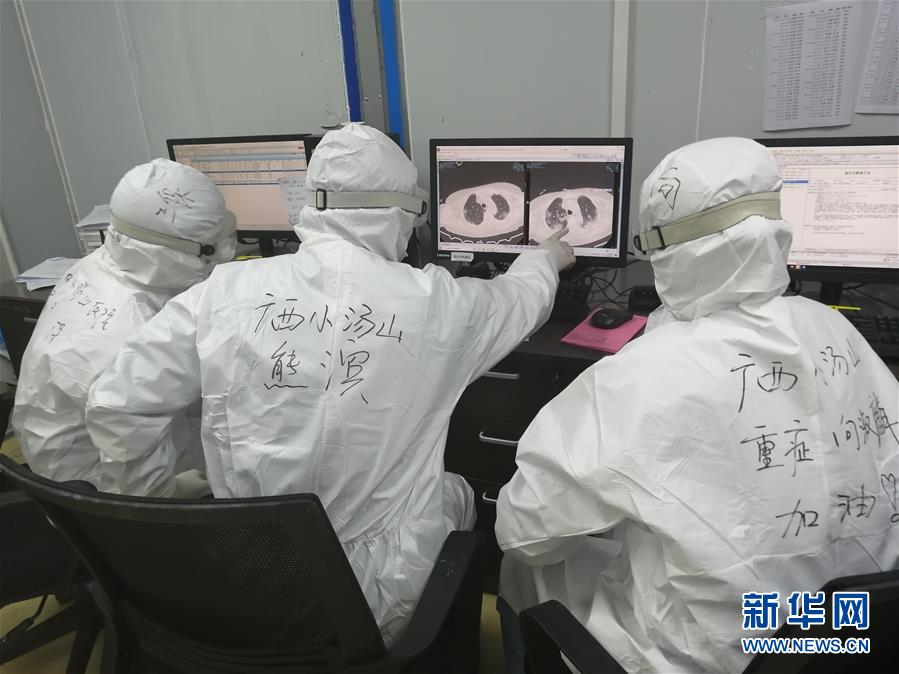 （圖文互動）（2）“哪里有任務，哪里就有黨旗飄揚”——廣西黨員“白衣戰士”奮戰抗疫一線見聞