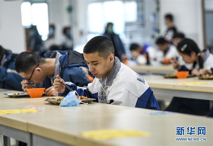 （圖文互動）（6）“早”安同學，“早”安老師！——新疆初高中畢業班復課一周回訪見聞